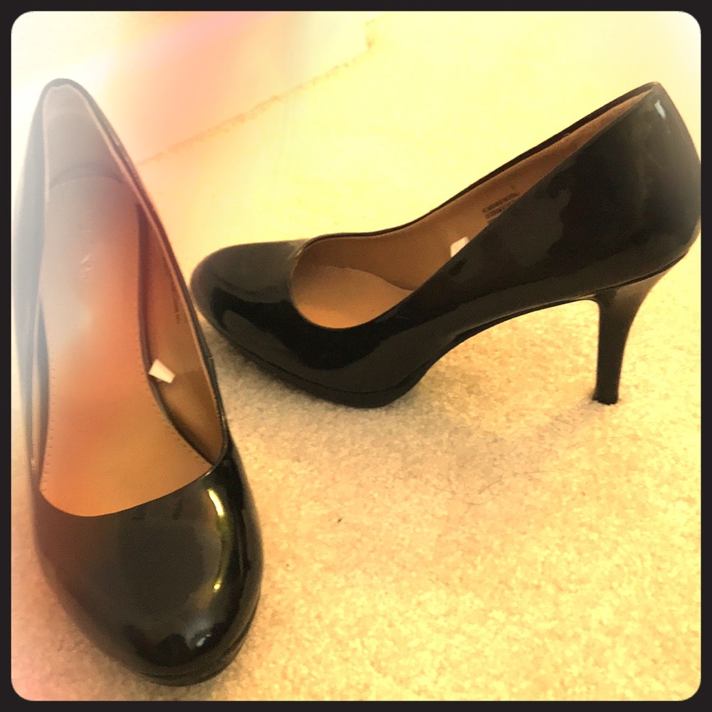 Barely worn, no slip, black patent pumps